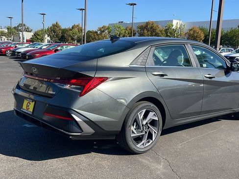 New 2026 Hyundai Elantra Limited image 7