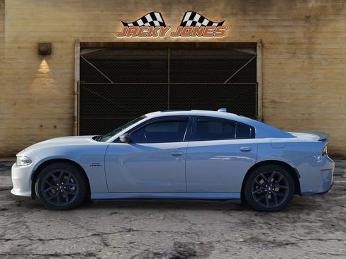 Used 2022 Dodge Charger R/T w/ Plus Group RWD image 2
