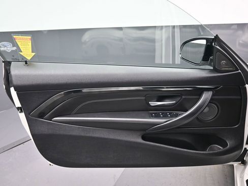 Used 2017 BMW M4 Convertible image 9