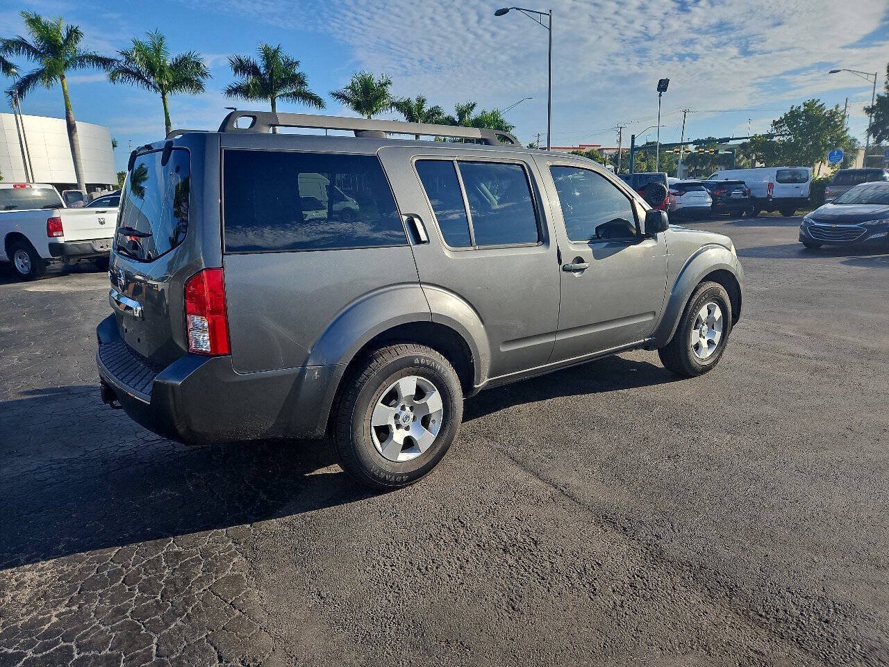 Used 2008 Nissan Pathfinder S RWD image 5