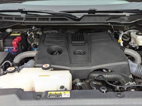Used 2023 Toyota Tundra Limited AWD/4WD image 30