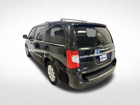 Used 2016 Chrysler Town & Country Touring FWD image 26