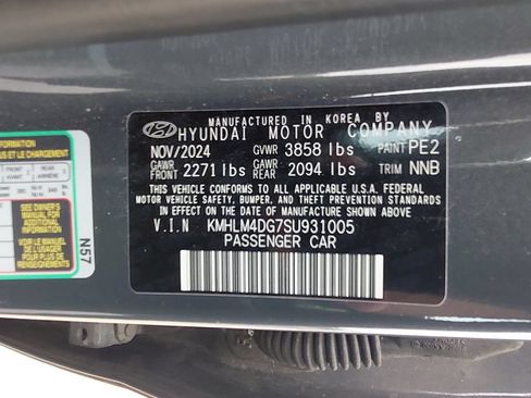 Used 2025 Hyundai Elantra Sport FWD image 31