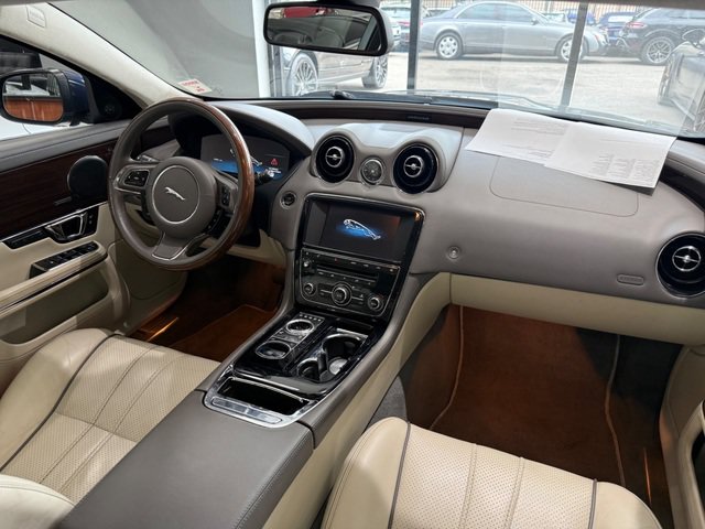 Used 2014 Jaguar XJ L Portfolio RWD image 9