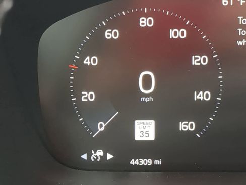 Used 2020 Volvo V60 T5 Cross Country image 31