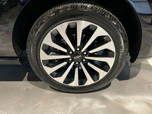 Used 2024 Lincoln Navigator Reserve image 13