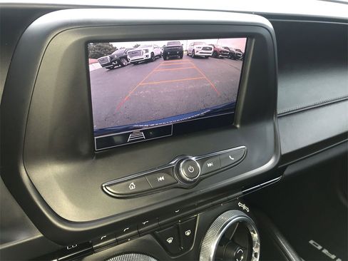 Used 2021 Chevrolet Camaro LT image 17