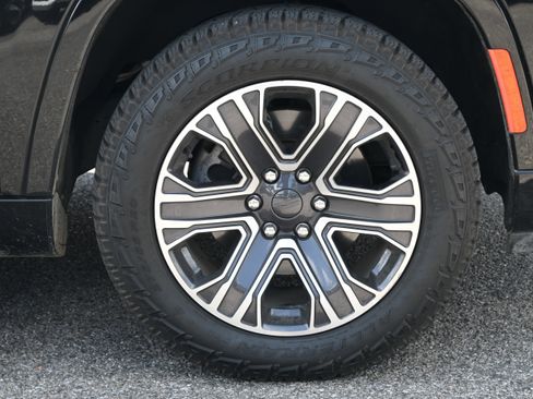 Used 2023 Jeep Wagoneer L Series II image 13