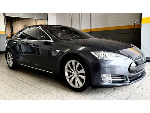 Used 2015 Tesla Model S 85D AWD/4WD image 2