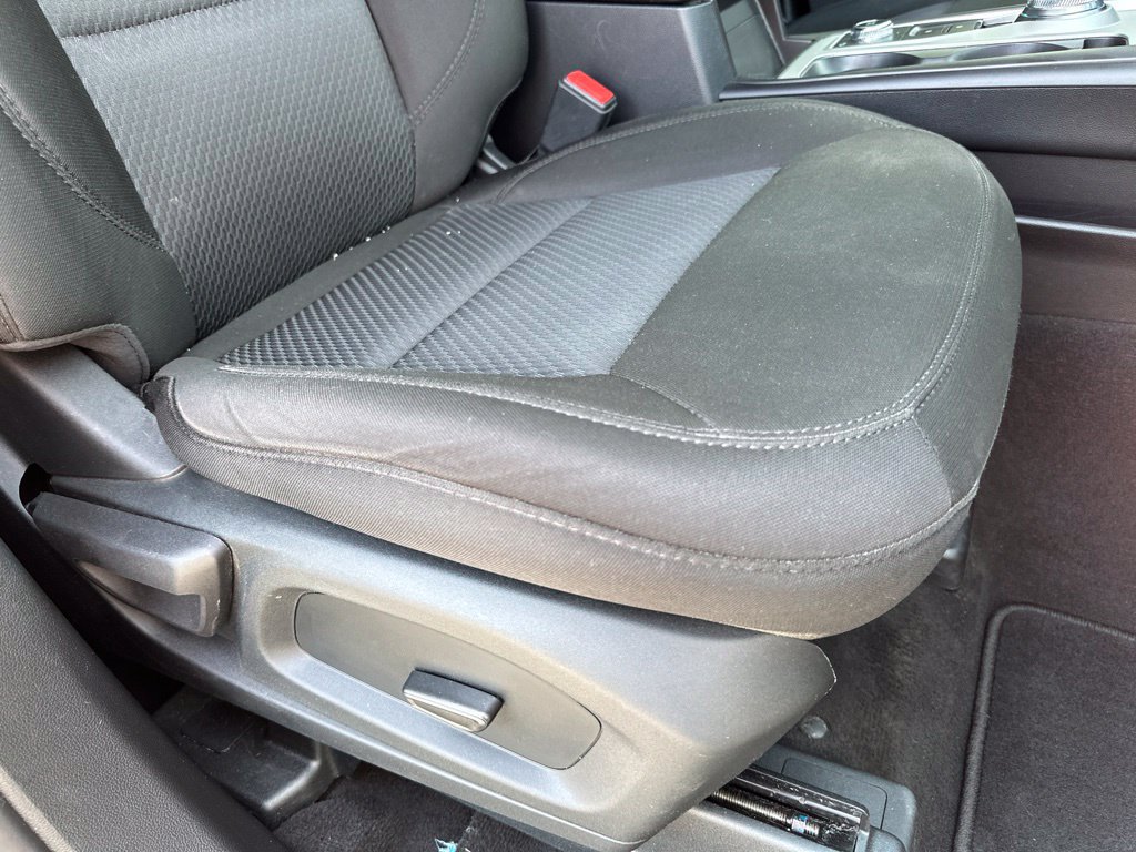 Used 2023 Ford Explorer XLT AWD/4WD image 18