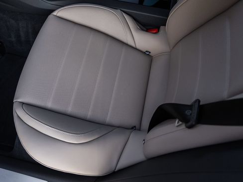 Certified 2025 Porsche Panamera 4 E-Hybrid AWD/4WD image 33