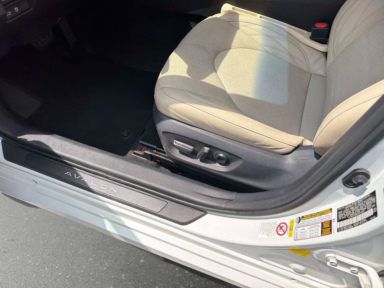 Used 2019 Toyota Avalon Limited FWD image 19