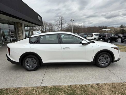 New 2026 Kia K4 LX image 16