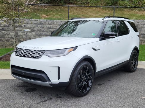 Used 2025 Land Rover Discovery S image 1