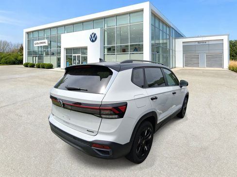 New 2026 Volkswagen Taos SE AWD/4WD image 8