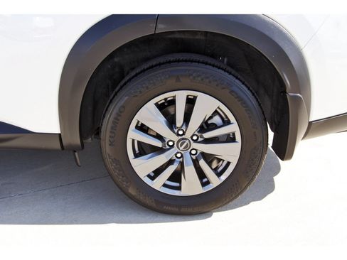 Certified 2024 Nissan Pathfinder SV w/ SV Premium Package FWD image 32