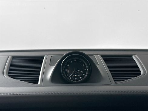 Certified 2025 Porsche Macan image 25