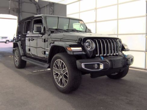 Used 2023 Jeep Wrangler Unlimited Sahara w/ Cold Weather Group AWD/4WD image 3
