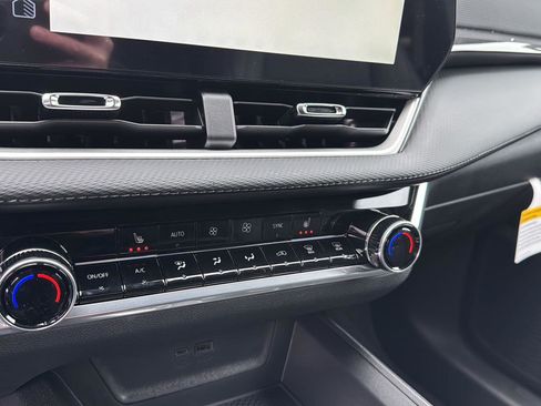 New 2026 Chevrolet Equinox LT w/ Convenience Package II image 23