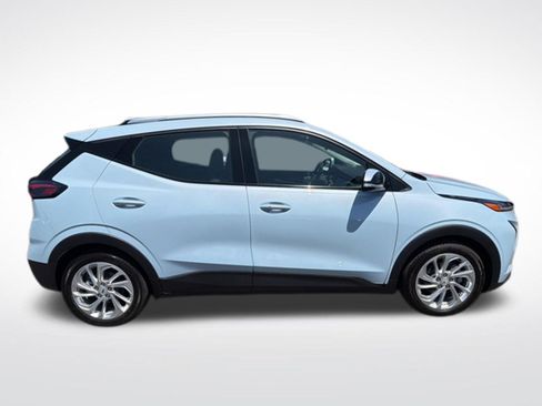 Used 2023 Chevrolet Bolt EUV LT w/ Comfort Package FWD image 2