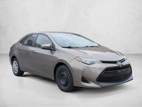 Used 2017 Toyota Corolla LE FWD image 3