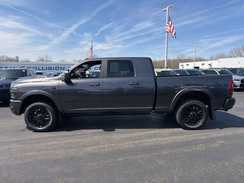 Used 2025 RAM 2500 Limited AWD/4WD image 9