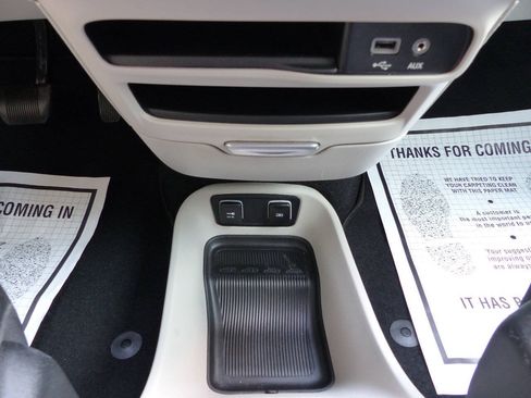 Used 2019 Chrysler Pacifica Touring-L FWD image 53