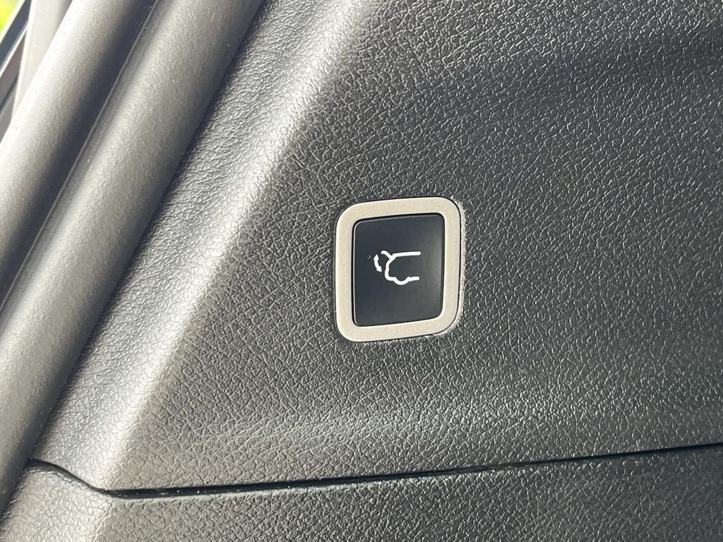 Used 2025 Chrysler Pacifica Limited FWD image 24