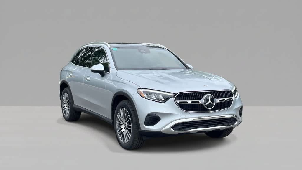 Used 2026 Mercedes-Benz GLC 300 4MATIC image 2