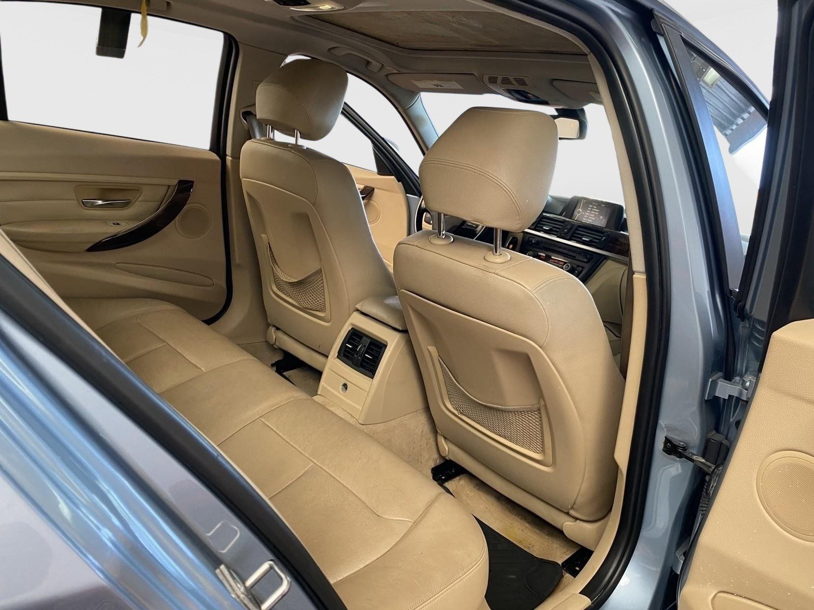 Used 2013 BMW 328i Sedan RWD image 11