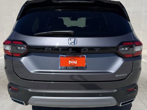 Used 2023 Honda Pilot Touring image 4