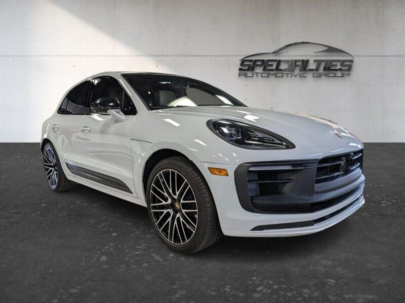 Used 2024 Porsche Macan GTS w/ Sport Chrono Package AWD/4WD image 1