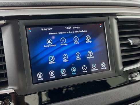 Used 2018 Chrysler Pacifica LX FWD image 13