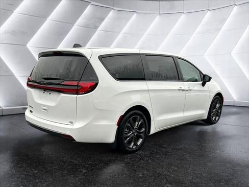 New 2026 Chrysler Pacifica Select image 22