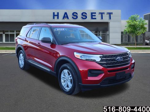 Used 2024 Ford Explorer XLT image 1