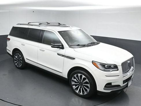 Certified 2023 Lincoln Navigator Reserve AWD/4WD image 47