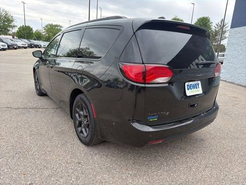 Used 2019 Chrysler Pacifica Touring-L Plus w/ Advanced Safetytec Group FWD image 3