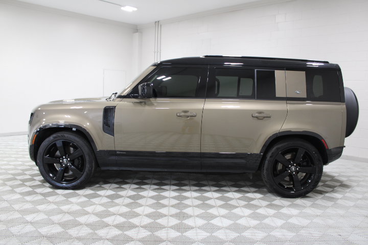 Used 2021 Land Rover Defender 110 X-Dynamic SE AWD/4WD image 9