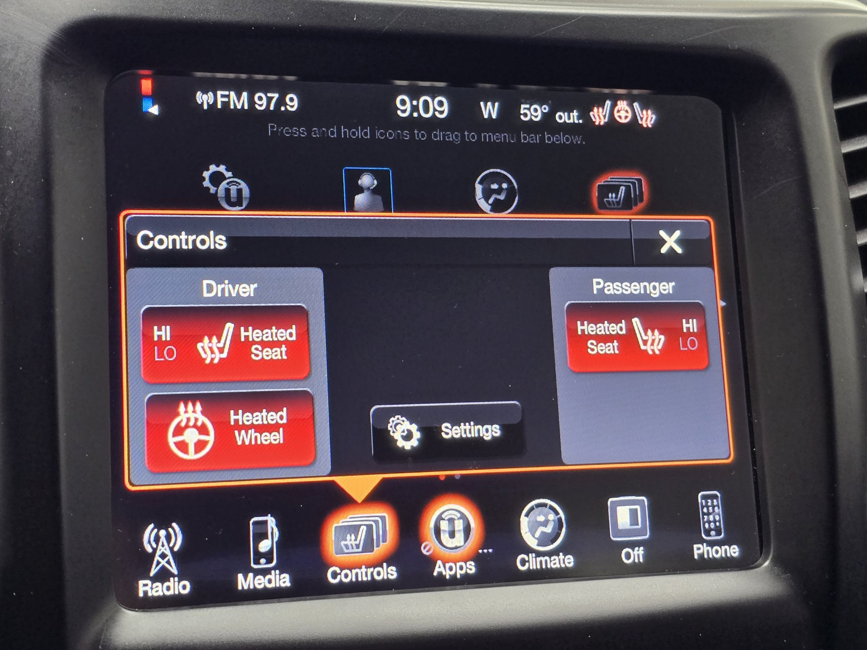 Used 2018 Jeep Cherokee Latitude Plus w/ Cold Weather Group AWD/4WD image 11