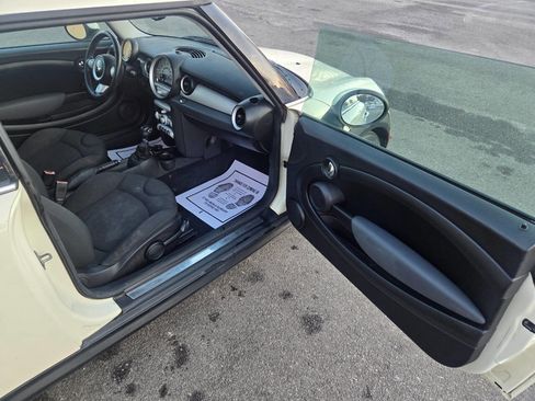 Used 2010 MINI Cooper Hardtop image 23