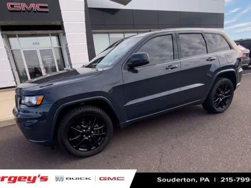 Used 2017 Jeep Grand Cherokee Altitude image 4