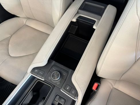Used 2024 Toyota Grand Highlander AWD image 20