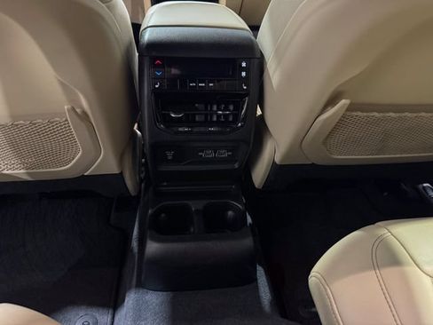 Used 2023 Jeep Grand Cherokee L Limited w/ Luxury Tech Group II AWD/4WD image 23