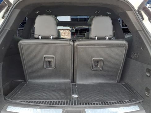 Used 2024 Cadillac XT6 Premium Luxury w/ Platinum Package AWD/4WD image 9