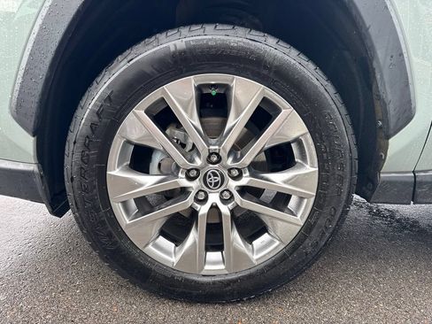 Used 2021 Toyota RAV4 XLE Premium FWD image 29