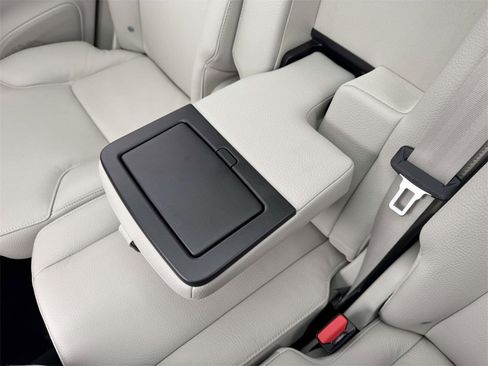 Certified 2024 Volvo XC90 B5 Core w/ Protection Package Premier image 10