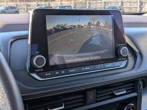 Used 2023 Nissan Rogue SV image 14