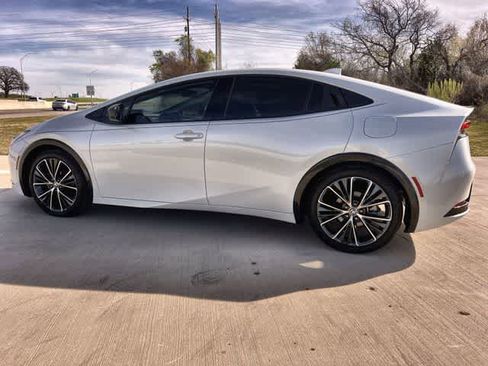 Used 2024 Toyota Prius XLE image 4