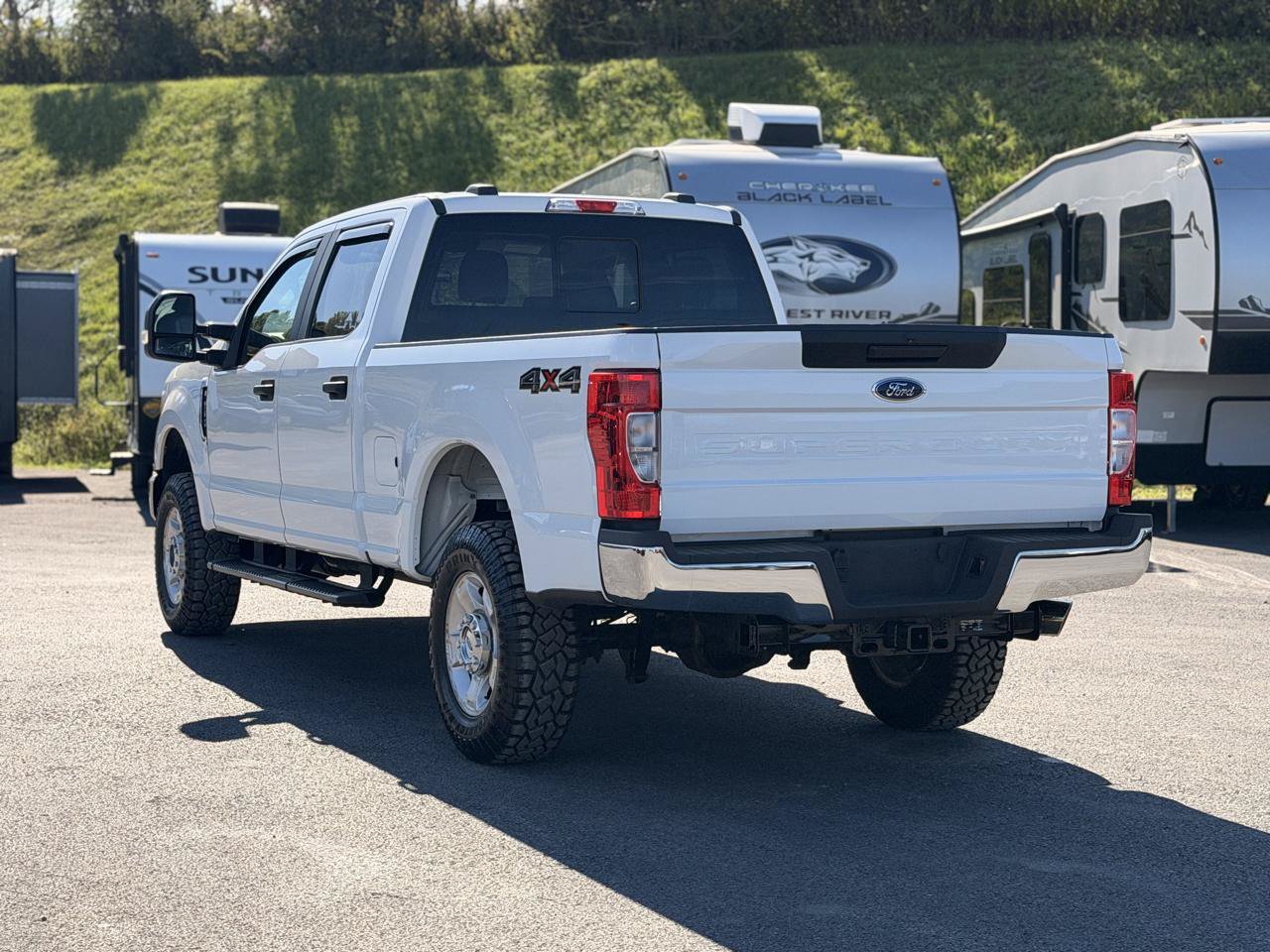 Used 2022 Ford F250 XL w/ Power Equipment Group AWD/4WD image 6