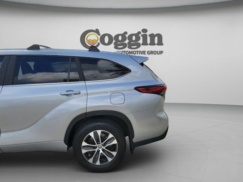 Used 2023 Toyota Highlander XLE FWD image 29